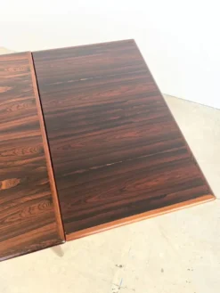 Table à manger palissandre à rallonges intégrées — Danemark, années 60