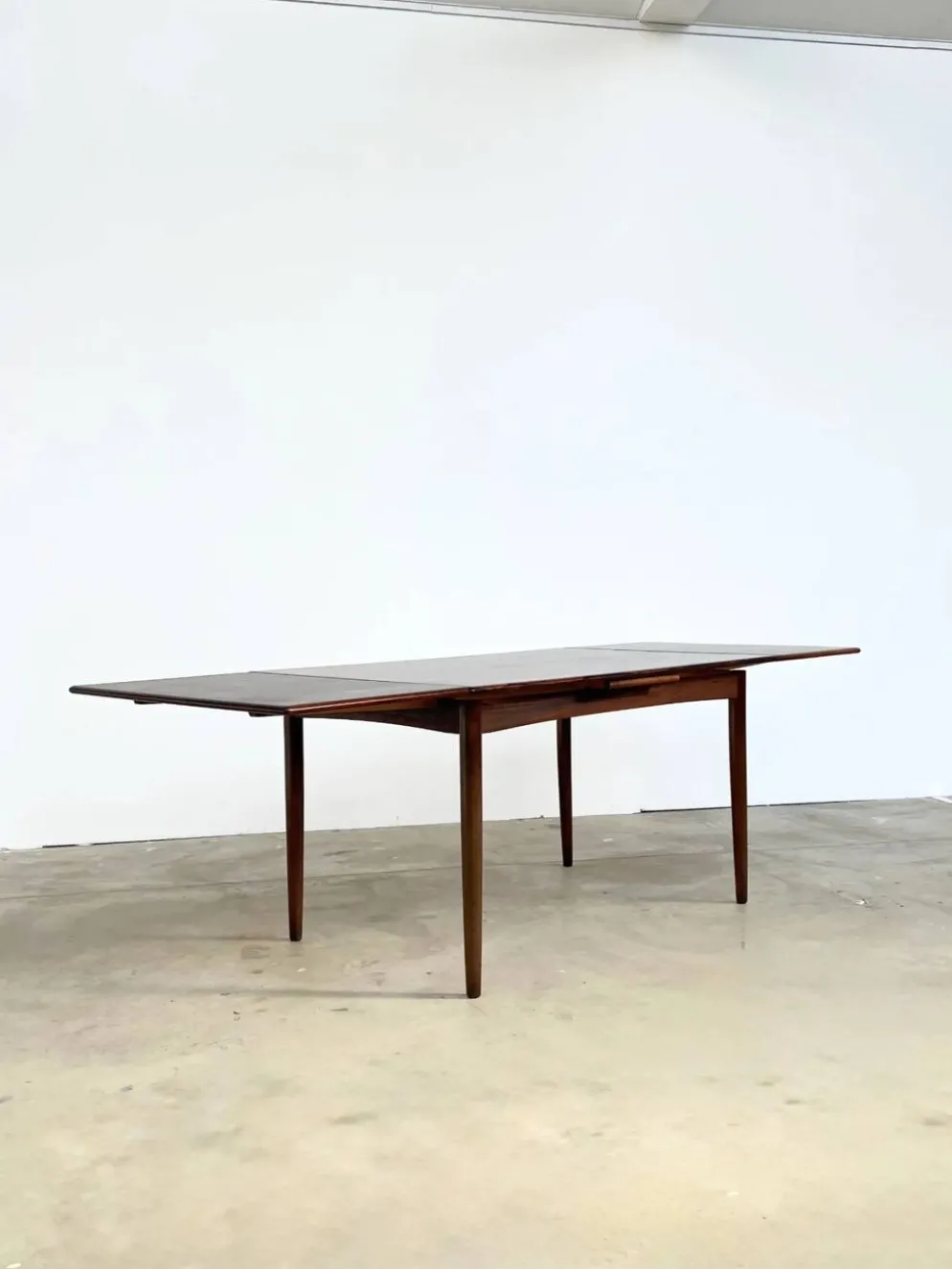 Table à manger palissandre à rallonges intégrées — Danemark, années 60