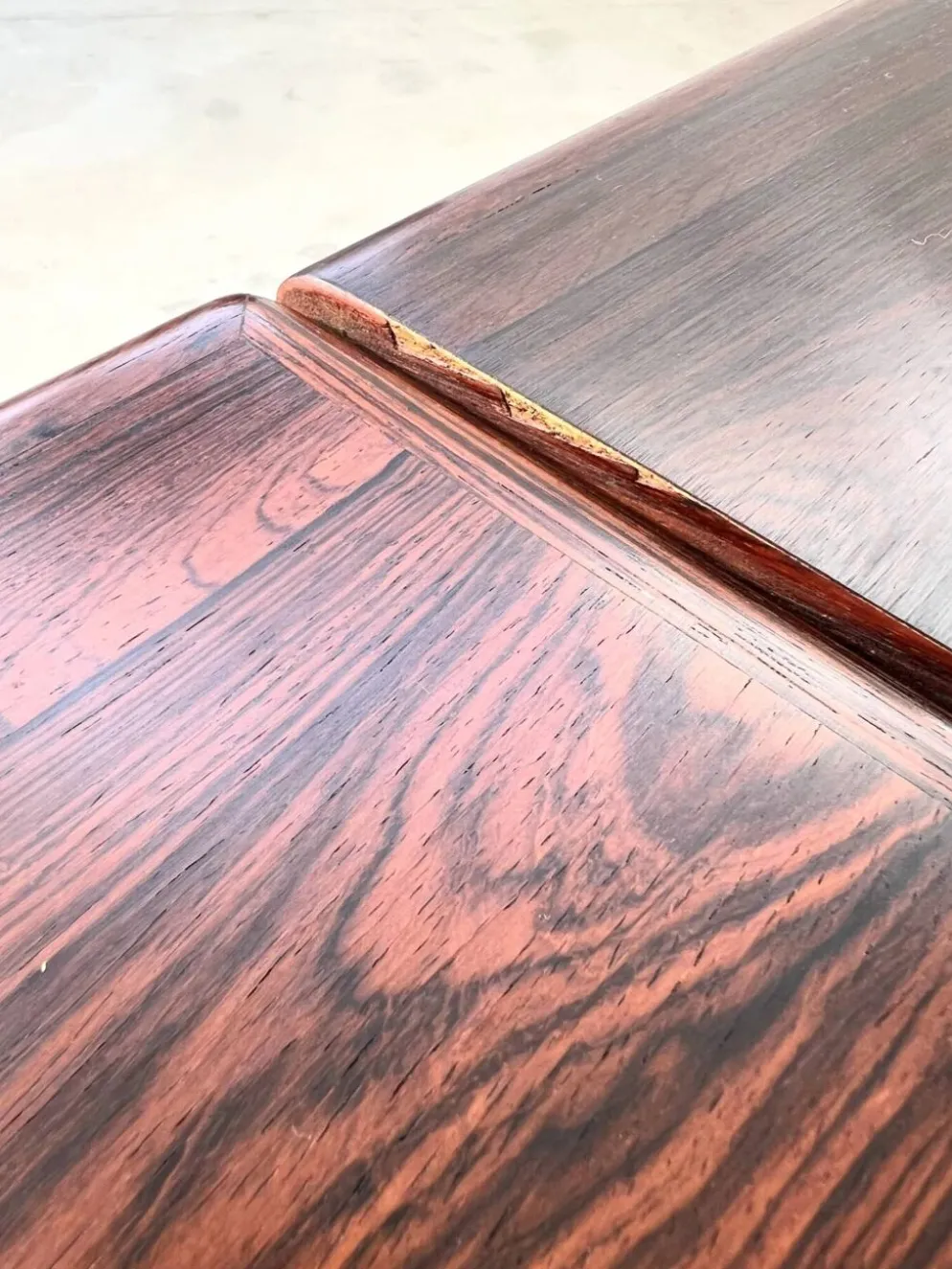 Table à manger palissandre à rallonges intégrées — Danemark, années 60
