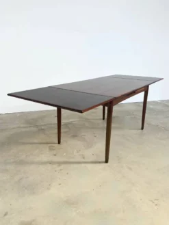 Table à manger palissandre à rallonges intégrées — Danemark, années 60