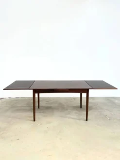 Table à manger palissandre à rallonges intégrées — Danemark, années 60