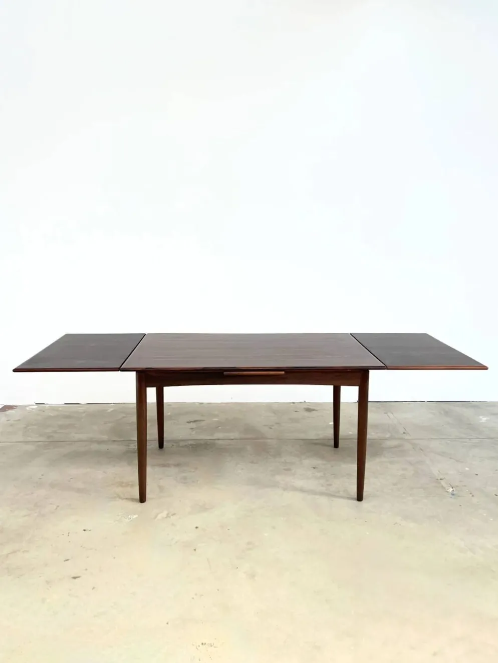 Table à manger palissandre à rallonges intégrées — Danemark, années 60