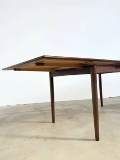 Table à manger palissandre à rallonges intégrées — Danemark, années 60
