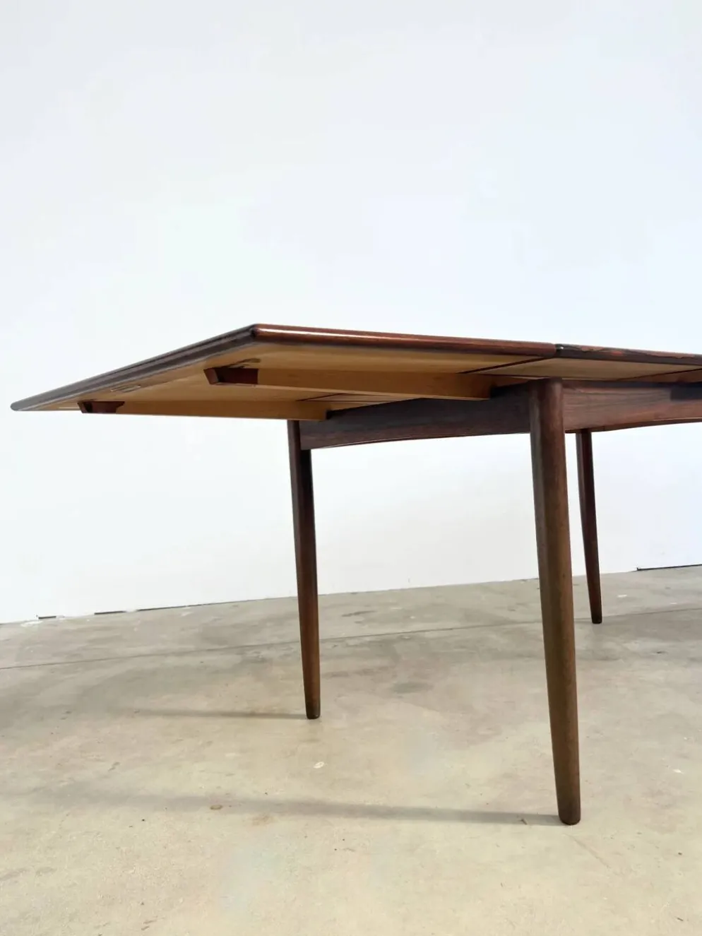 Table à manger palissandre à rallonges intégrées — Danemark, années 60