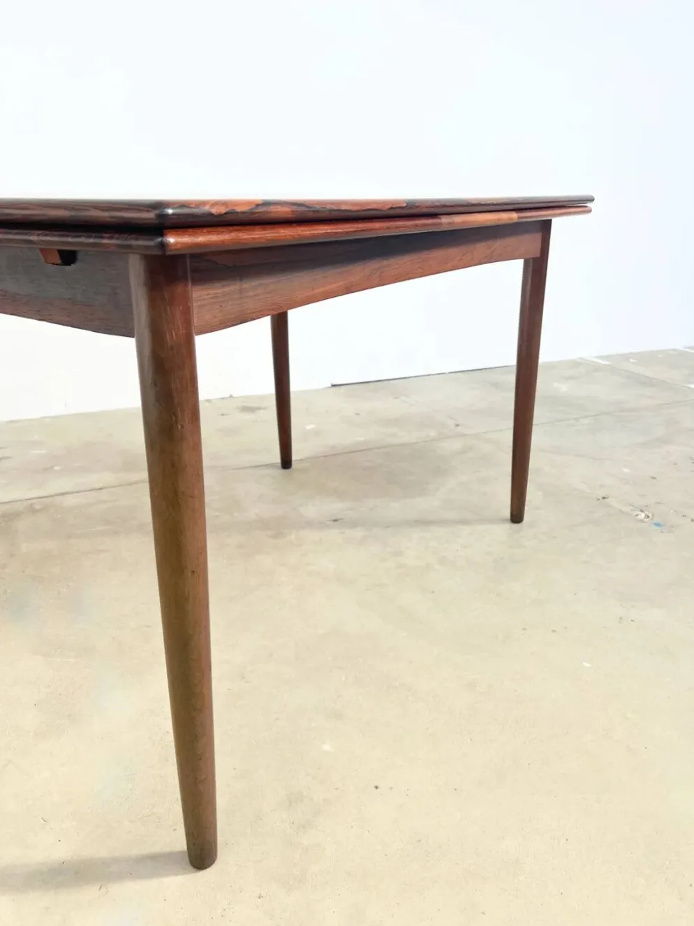 Table à manger palissandre à rallonges intégrées — Danemark, années 60