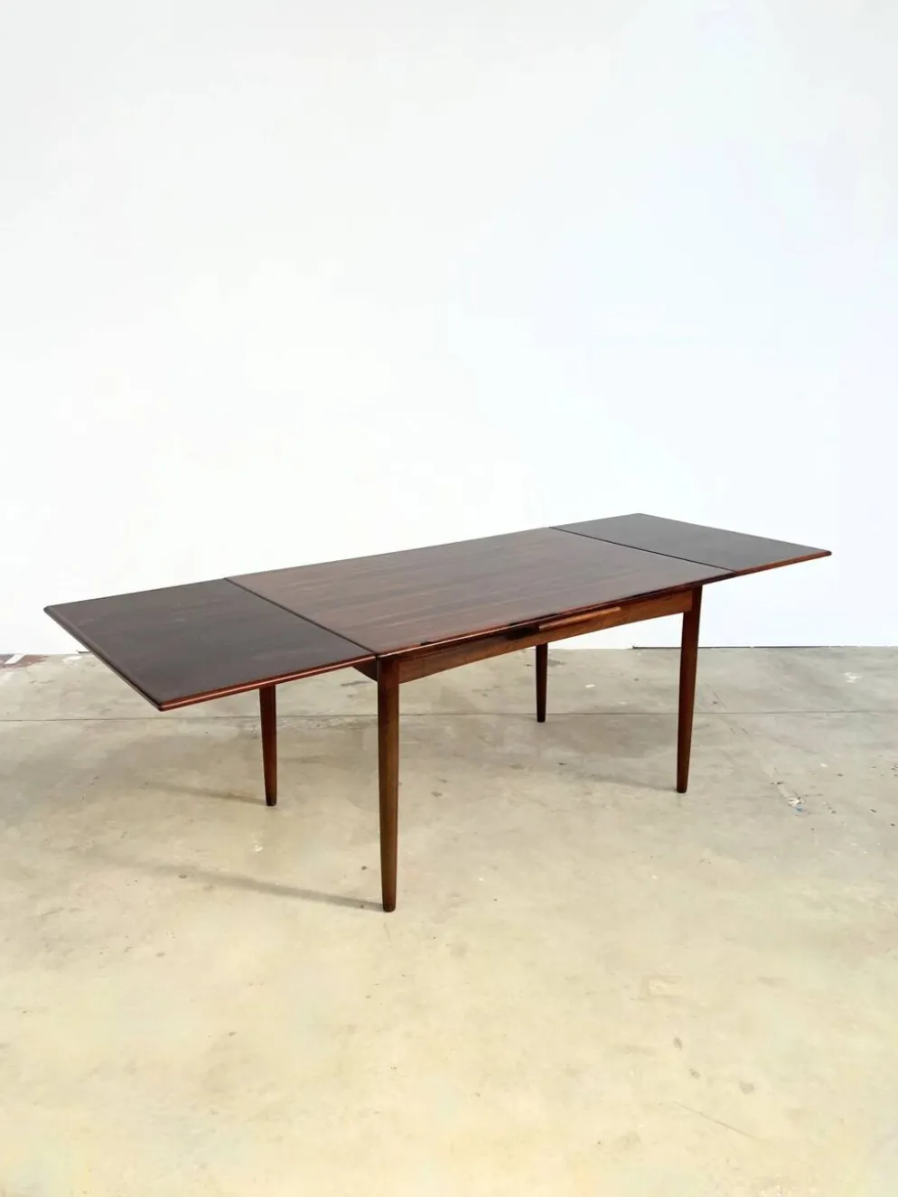 Table à manger palissandre à rallonges intégrées — Danemark, années 60