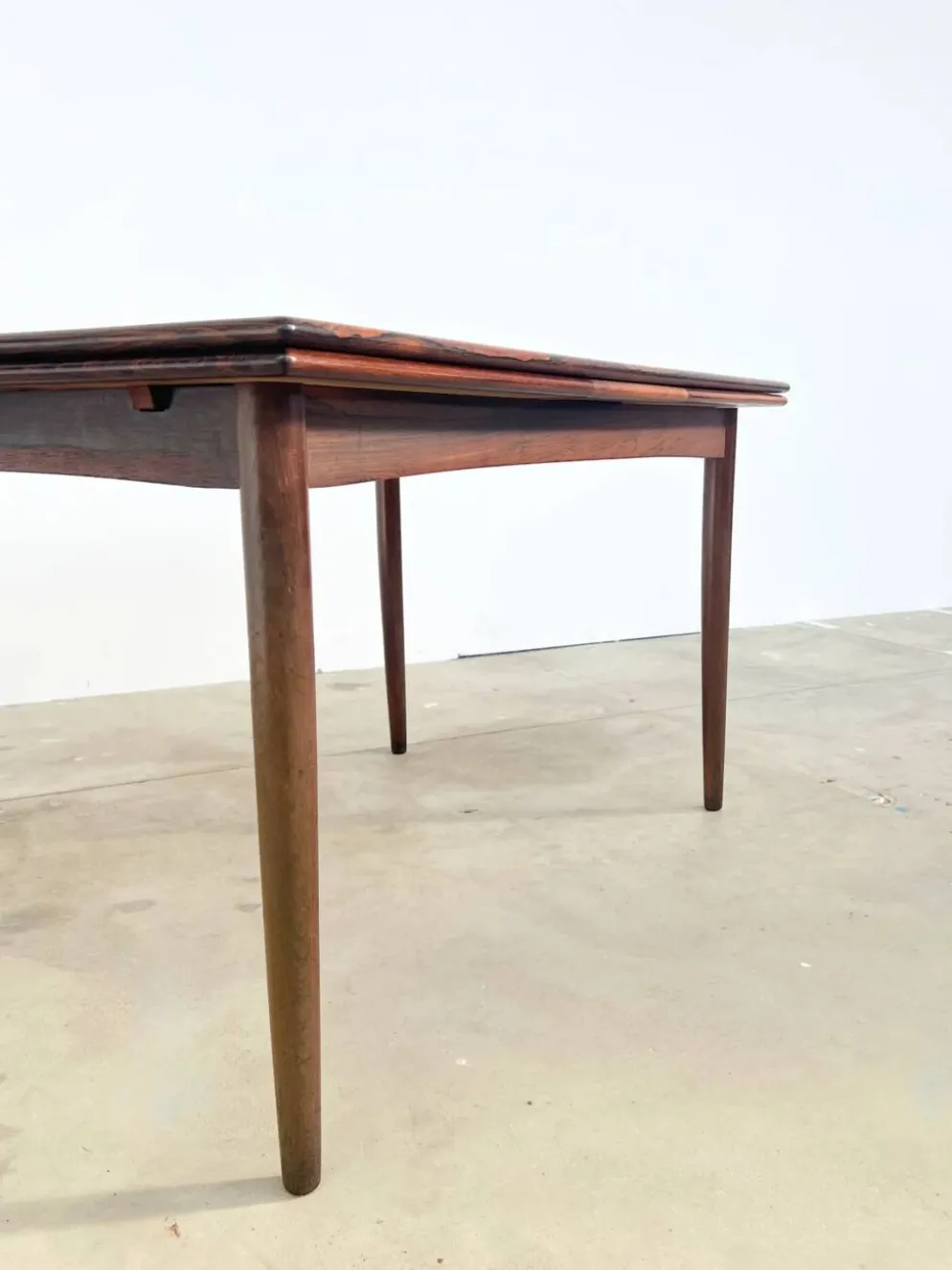 Table à manger palissandre à rallonges intégrées — Danemark, années 60