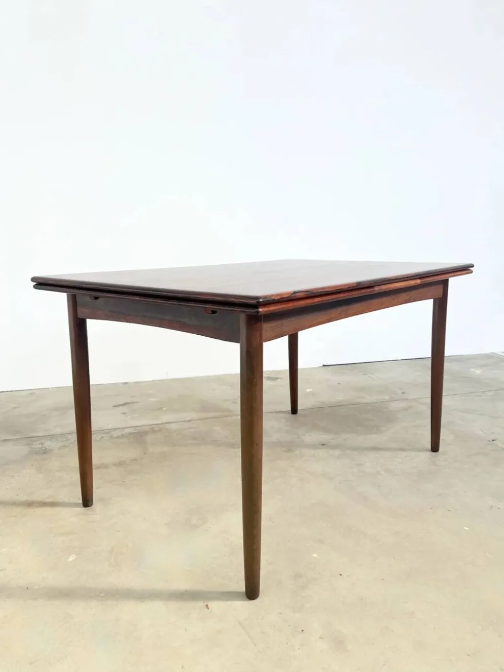 Table à manger palissandre à rallonges intégrées — Danemark, années 60