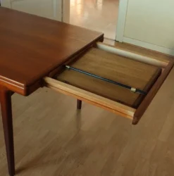 Table à manger par Johannes Andersen