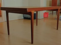 Table à manger par Johannes Andersen
