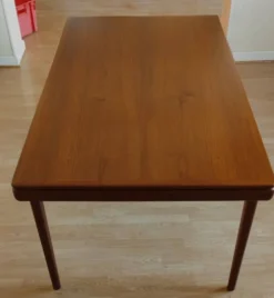 Table à manger par Johannes Andersen