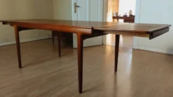 Table à manger par Johannes Andersen