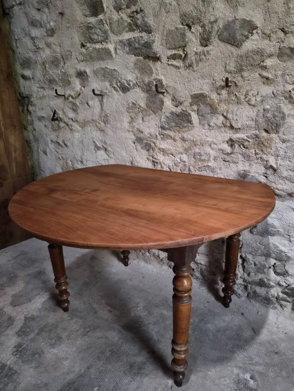 Table à manger pliante ancienne en merisier et noyer, France 1870–1900