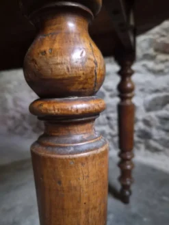 Table à manger pliante ancienne en merisier et noyer, France 1870–1900