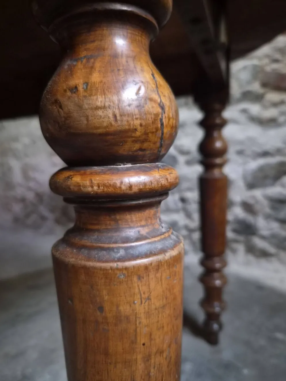 Table à manger pliante ancienne en merisier et noyer, France 1870–1900