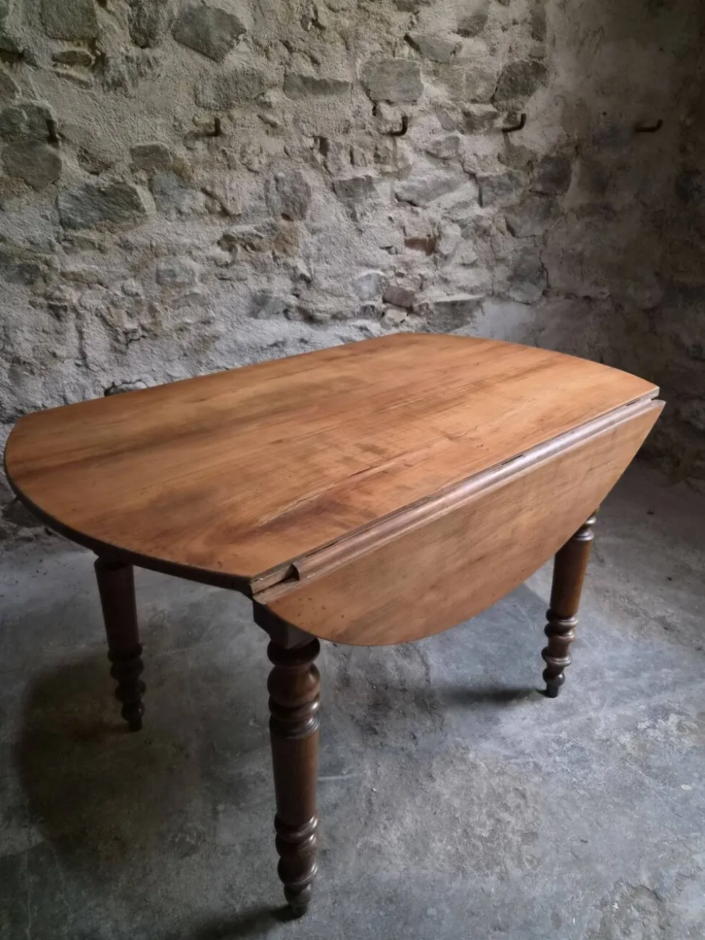 Table à manger pliante ancienne en merisier et noyer, France 1870–1900
