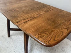 Table à manger à rabat Ercol Old Colonial 377 en bois d'orme, étiquette bleue, années 1950.