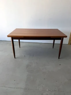 Table à manger rectangulaire à rallonges design scandinave en teck