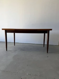 Table à manger rectangulaire à rallonges design scandinave en teck