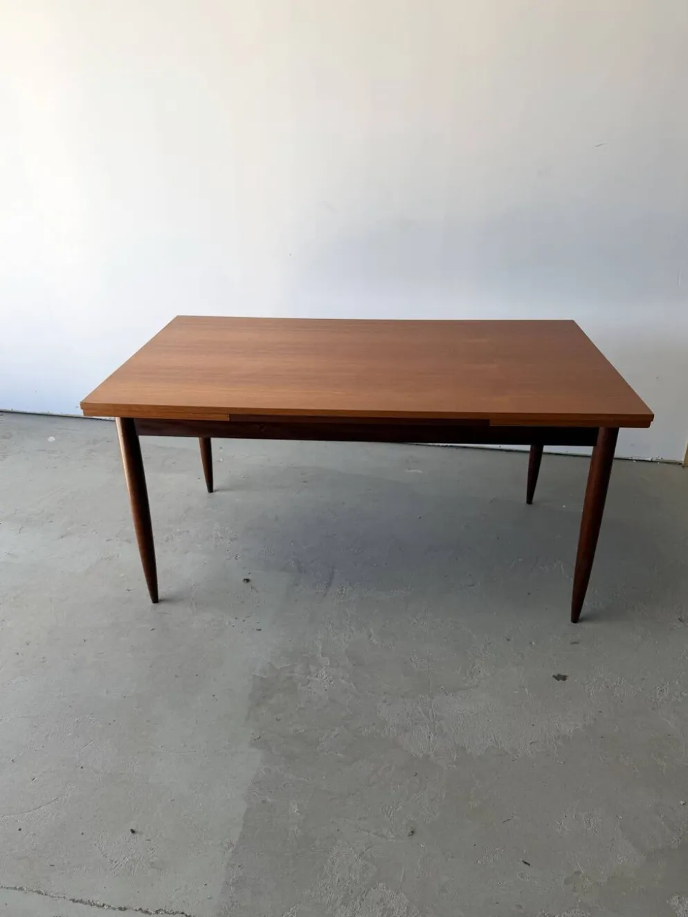 Table à manger rectangulaire à rallonges design scandinave en teck