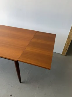 Table à manger rectangulaire à rallonges design scandinave en teck