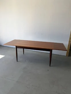 Table à manger rectangulaire à rallonges design scandinave en teck
