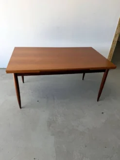 Table à manger rectangulaire à rallonges design scandinave en teck