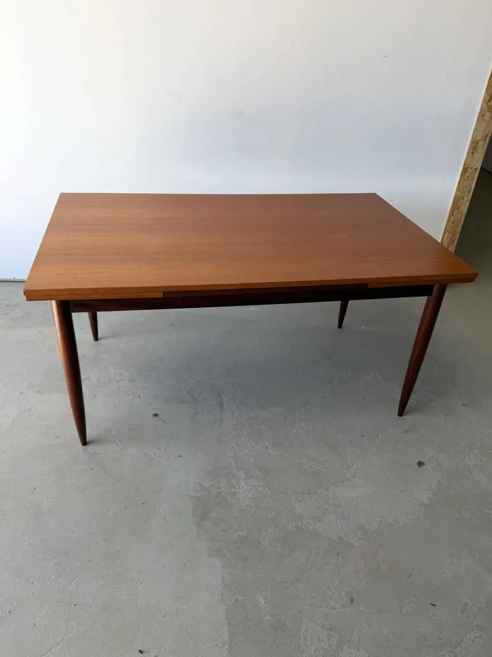 Table à manger rectangulaire à rallonges design scandinave en teck
