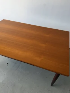 Table à manger rectangulaire à rallonges design scandinave en teck