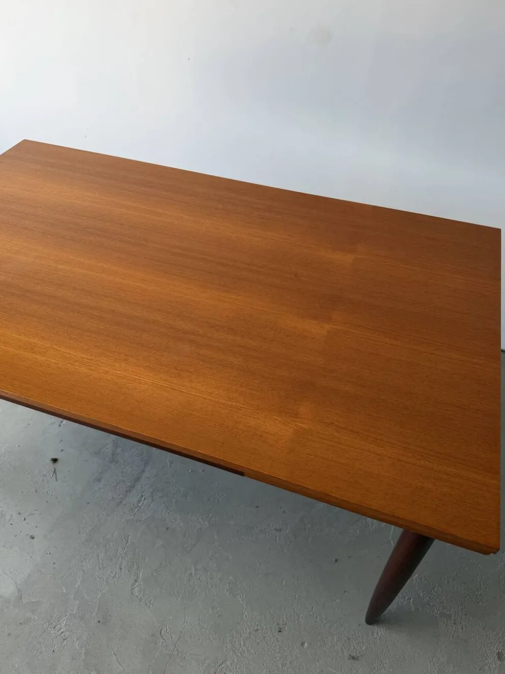 Table à manger rectangulaire à rallonges design scandinave en teck