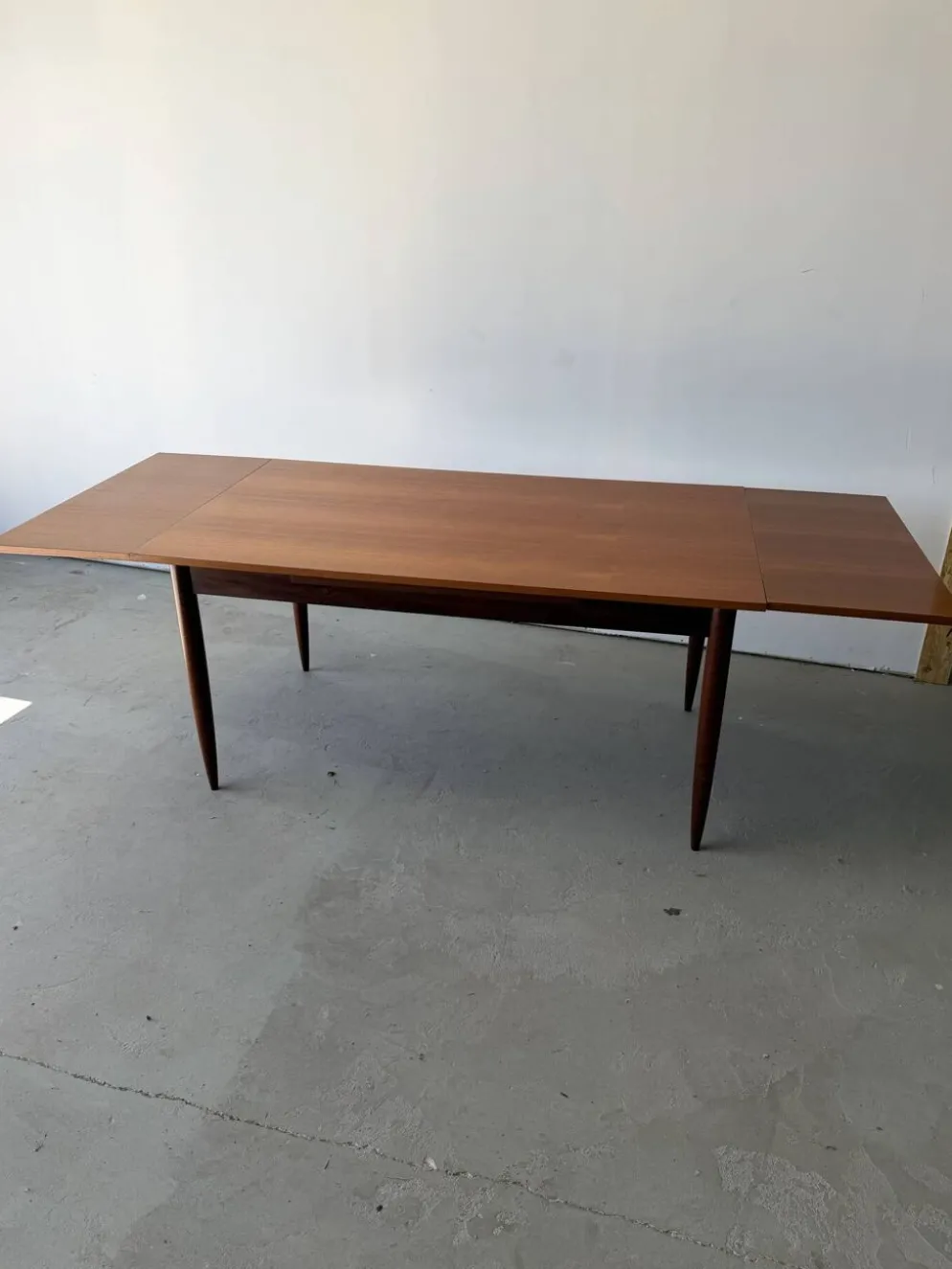 Table à manger rectangulaire à rallonges design scandinave en teck
