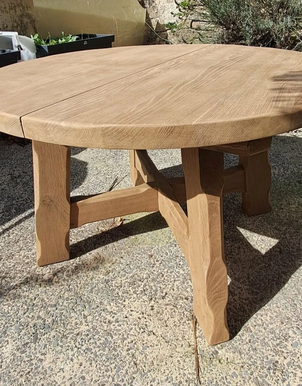 Table à manger ronde brutaliste chêne massif De Puydt – Extensible 120/200