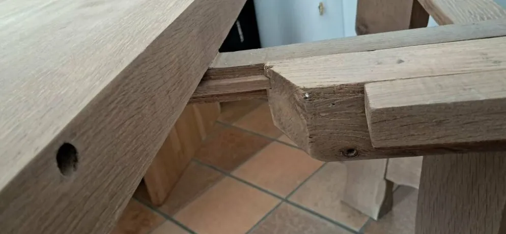 Table à manger ronde brutaliste chêne massif De Puydt – Extensible 120/200
