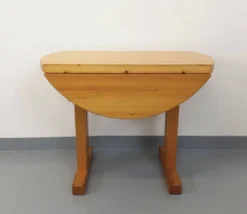 Table à manger ronde Charlotte Perriand les Arcs