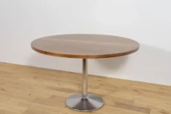 Table à manger ronde en noyer du milieu du siècle, Danemark, années 1970