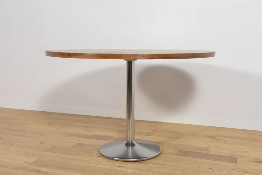 Table à manger ronde en noyer du milieu du siècle, Danemark, années 1970