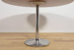 Table à manger ronde en noyer du milieu du siècle, Danemark, années 1970