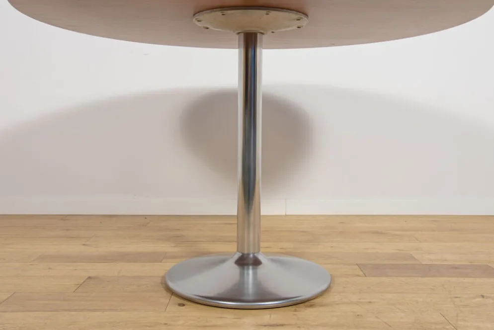 Table à manger ronde en noyer du milieu du siècle, Danemark, années 1970