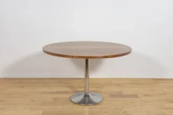 Table à manger ronde en noyer du milieu du siècle, Danemark, années 1970
