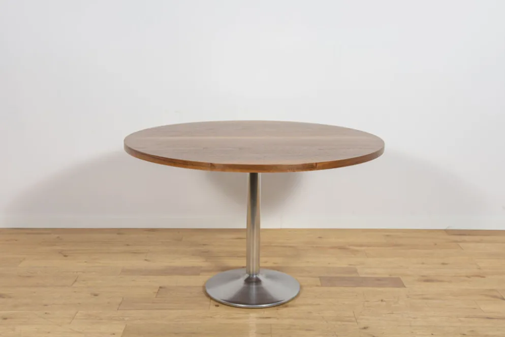 Table à manger ronde en noyer du milieu du siècle, Danemark, années 1970