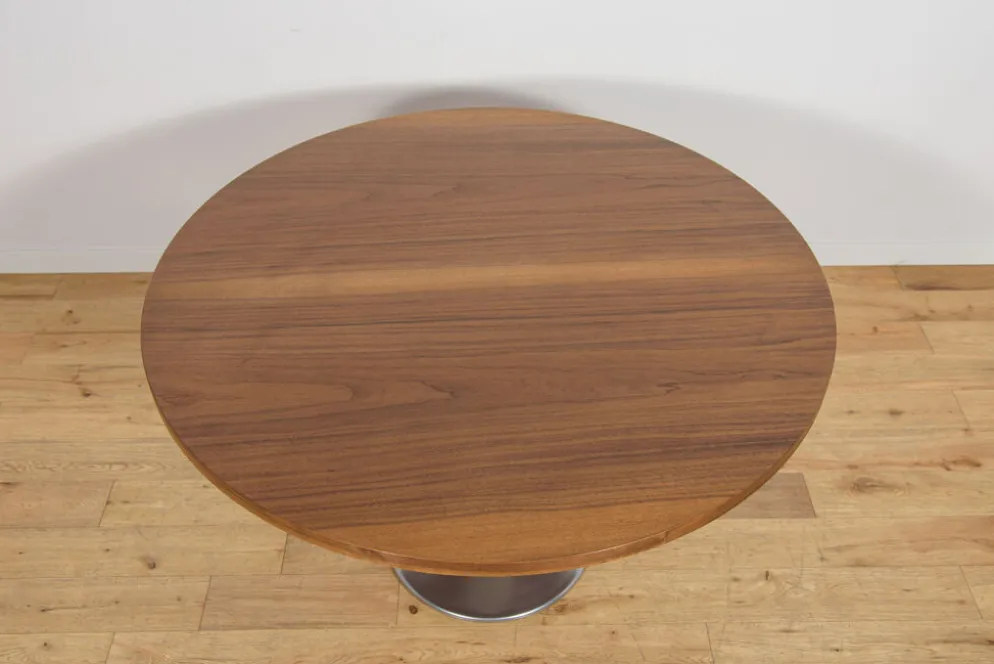 Table à manger ronde en noyer du milieu du siècle, Danemark, années 1970