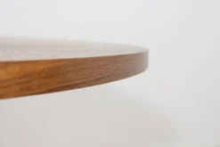 Table à manger ronde en noyer du milieu du siècle, Danemark, années 1970