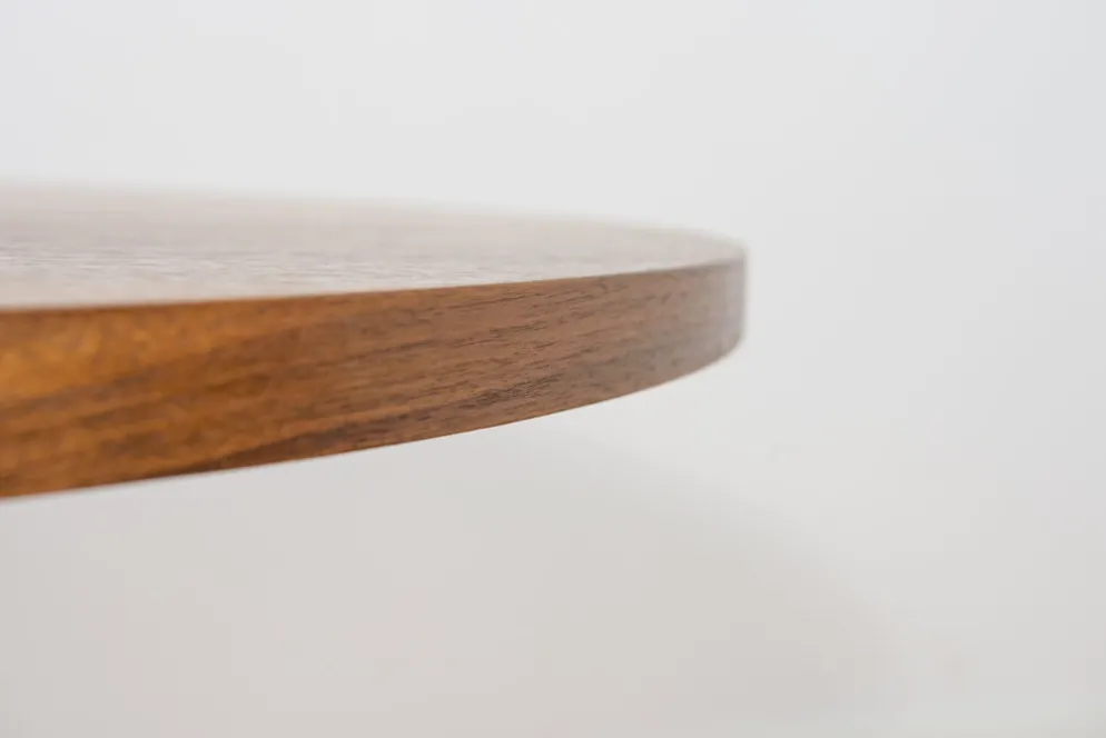 Table à manger ronde en noyer du milieu du siècle, Danemark, années 1970