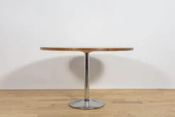 Table à manger ronde en noyer du milieu du siècle, Danemark, années 1970