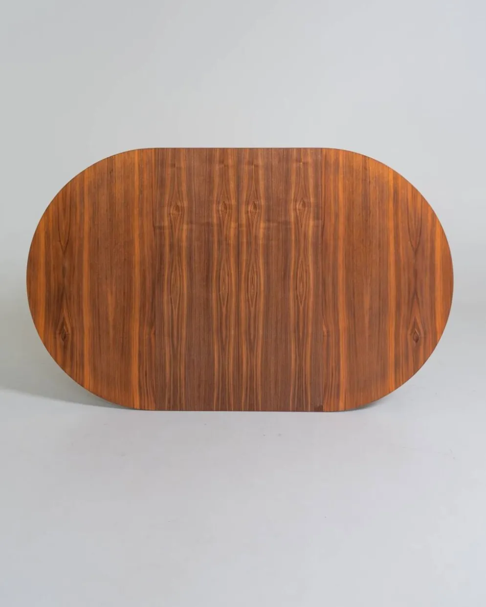 Table à manger ronde extensible en noyer, Suède, années 1960