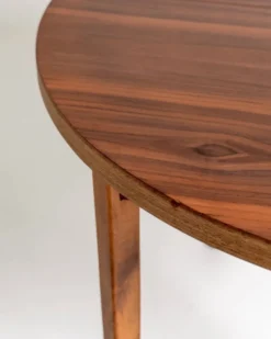 Table à manger ronde extensible en noyer, Suède, années 1960
