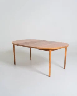 Table à manger ronde extensible en noyer, Suède, années 1960
