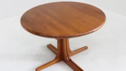 Table à manger ronde extensible vintage en teck massif des années 1960.