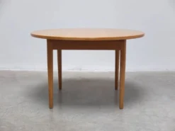 Table à manger ronde extensible en chêne par Van Den Berghe-Pauvers, années 1970.