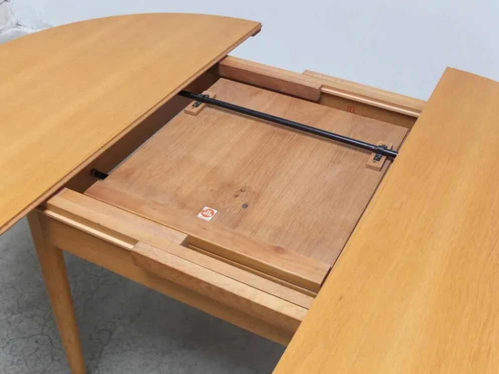 Table à manger ronde extensible en chêne par Van Den Berghe-Pauvers, années 1970.